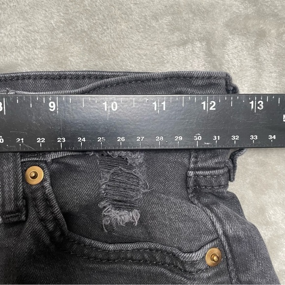 H&M High-Waisted Distressed Denim Shorts Size 4 - Picture 7 of 7